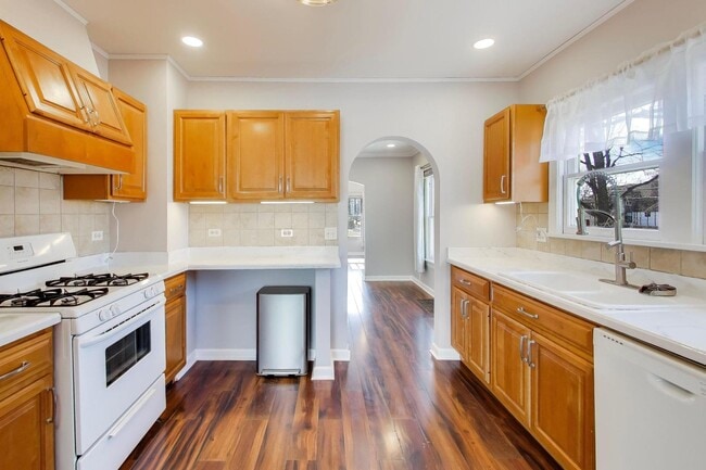 Building Photo - 440 W Main St