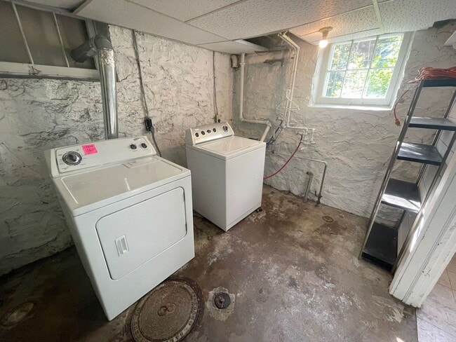 Building Photo - Beautiful 4 Bedroom Home - Free July Rent!!
