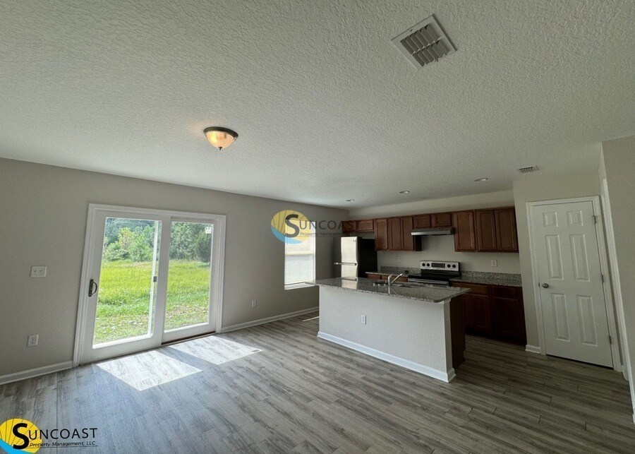 Building Photo - 8106 Ocala Ave