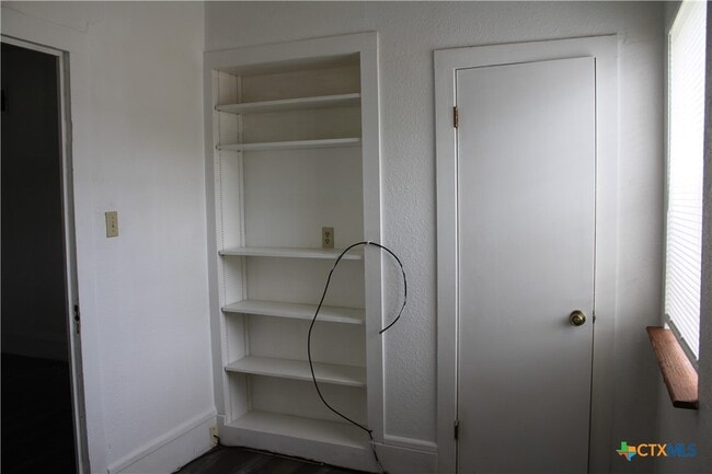 Building Photo - 1306 S 45th St