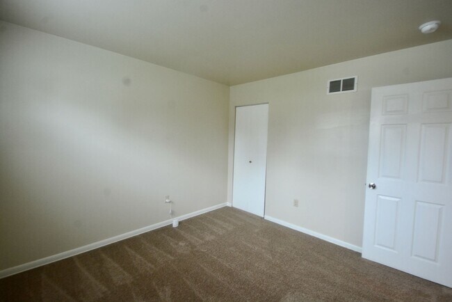 Building Photo - 363 N School Ln