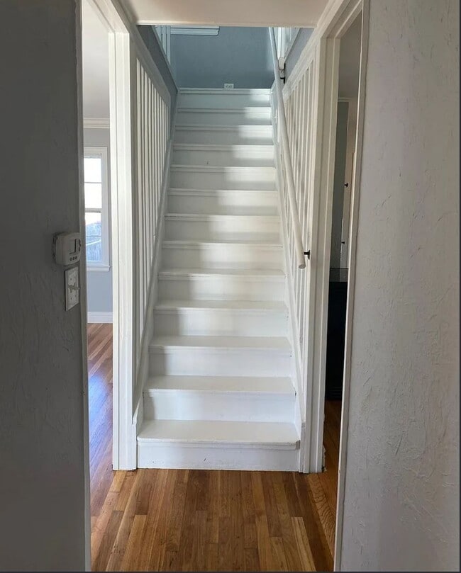 Building Photo - Well Maintained 4 Bedroom Home with Beautiful Yard, Kennewick, WA $2,150/month