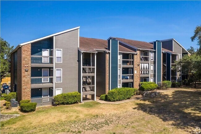 Building Photo - 2170 Thousand Oaks Dr