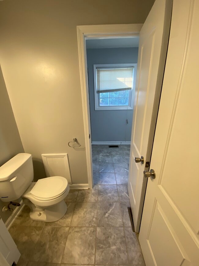 Building Photo - 2206 Emerson Pl