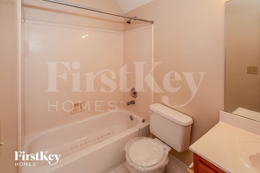 Building Photo - 7435 Bridle Cove
