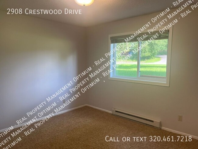 Building Photo - 2908 Crestwood Dr NE