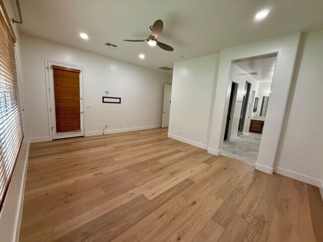 Building Photo - 1708 W Oberlin Way