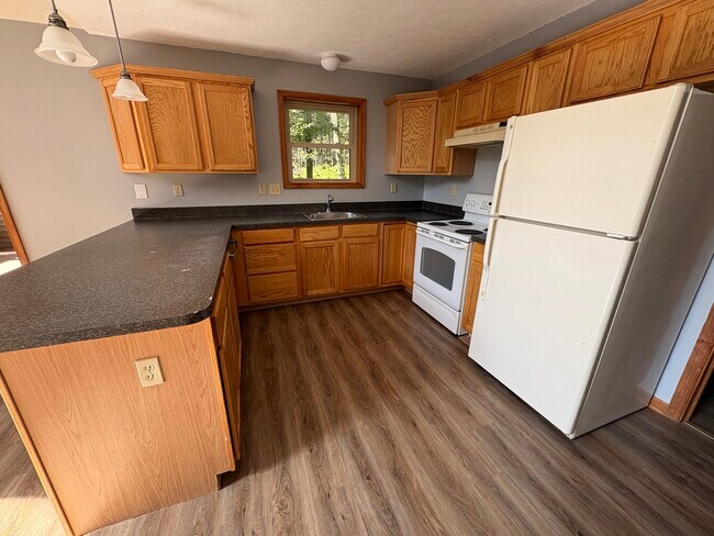 Building Photo - 104 Flo Ct