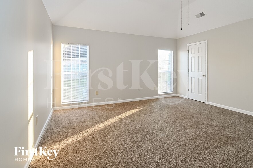 Building Photo - 7395 Kevin Rdg Cv E