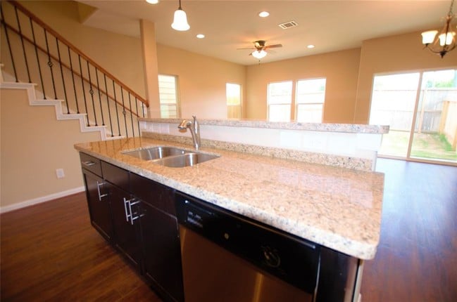 Building Photo - 17145 Wilthorne Garden Ct