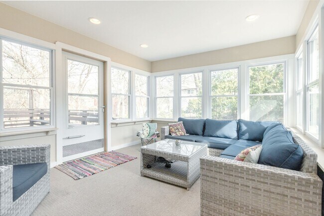 Building Photo - 313 Walnut Grove Dr