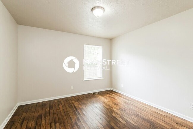 Building Photo - 3 Bedroom Pet-Friendly Home in Louisville,...