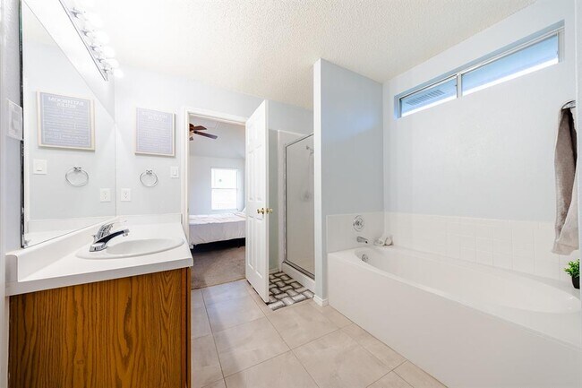 Building Photo - 1704 Verbena Way