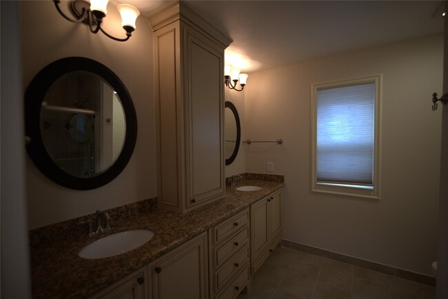 Building Photo - 1839 Lakewinds Dr
