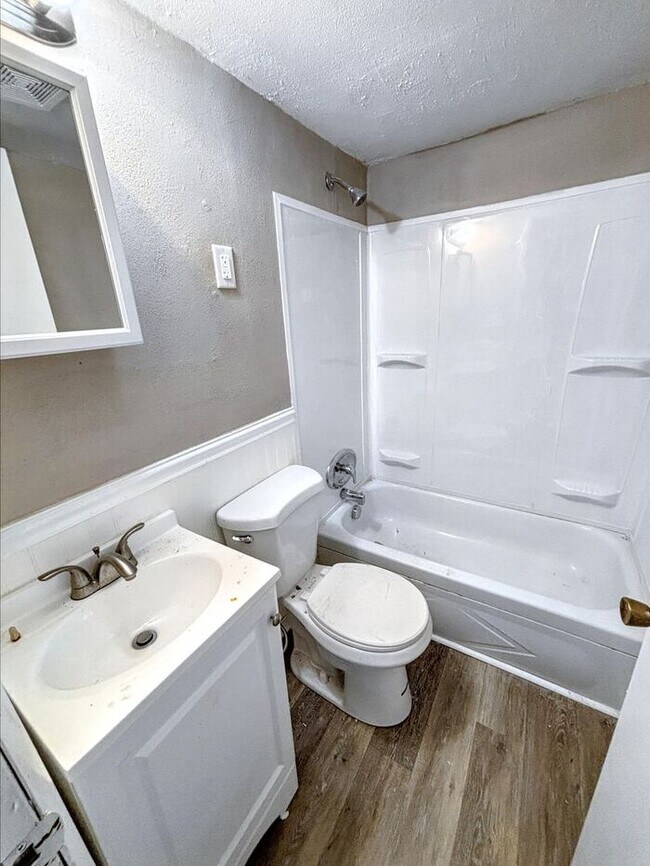 Building Photo - Cozy 1-Bedroom Home in a Convenient Locati...