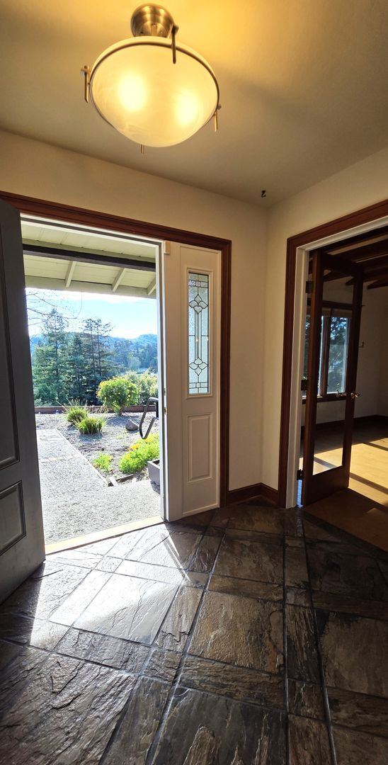 Building Photo - Fabulous Moraga 4bd+den/3ba Property with Stunning Views & Pool/Spa