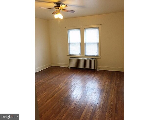 Building Photo - 721 Mayflower Ave