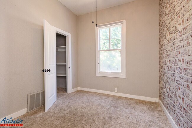 Building Photo - Lovely Downtown San Jose Home | Off-Street Parking