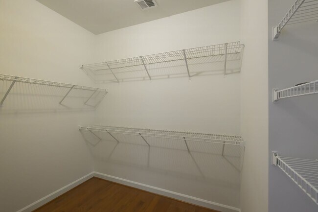 Building Photo - Luxury Living in the Villages of Urbana