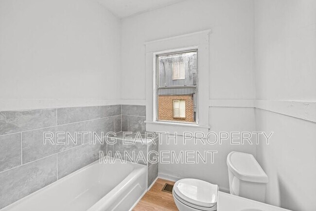 Building Photo - 2320 Court R