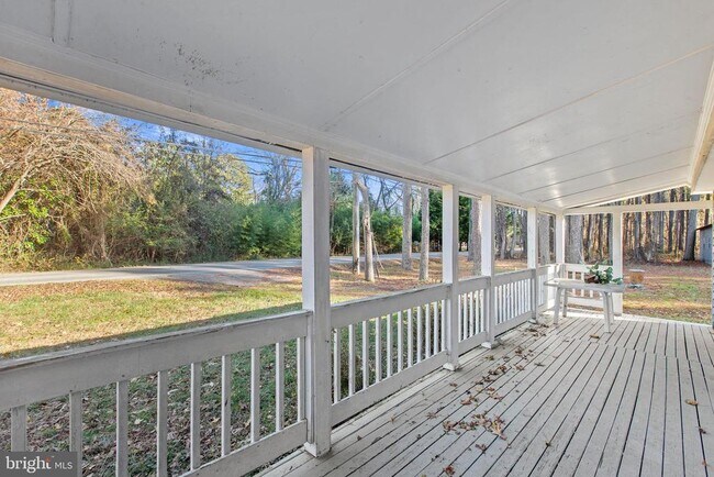 Building Photo - 16197 Thomas Rd