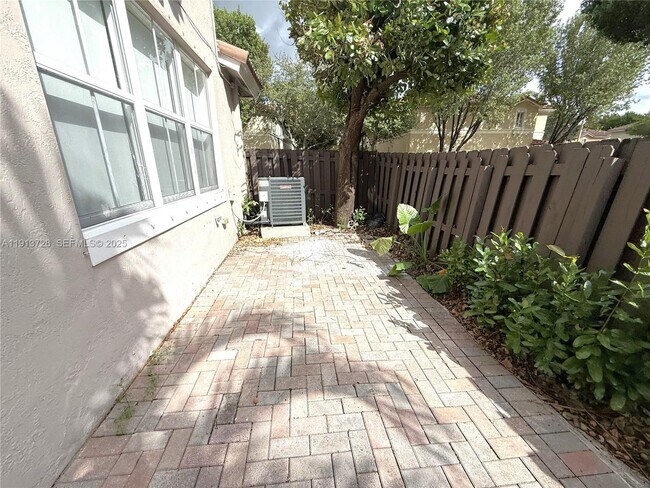 Building Photo - 10802 NW 84th Ln