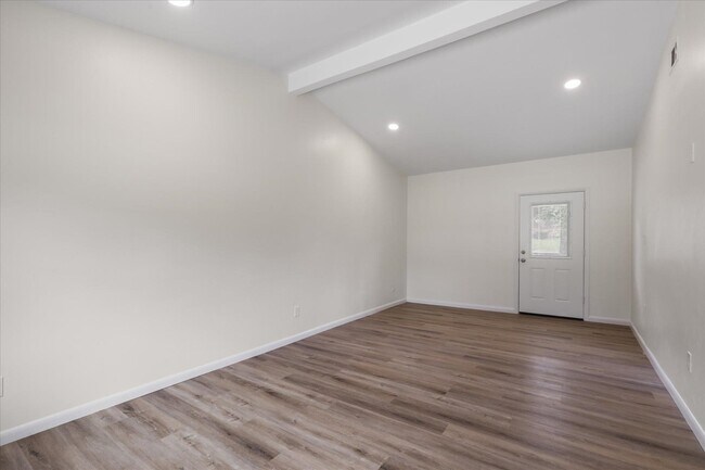 Building Photo - 2401 Jim Lee Rd