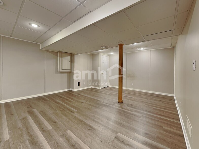Building Photo - 1004 Wild Flower Ln