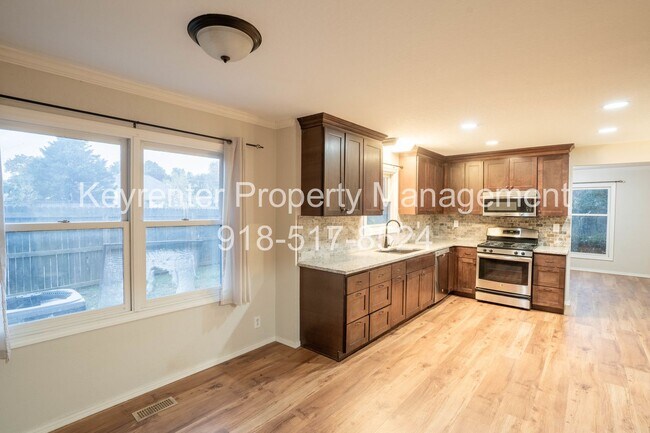 Building Photo - 4 Bed | 3 Bath in Central Tulsa!
