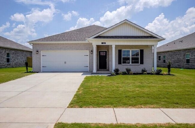 Building Photo - Fenced yard, great location