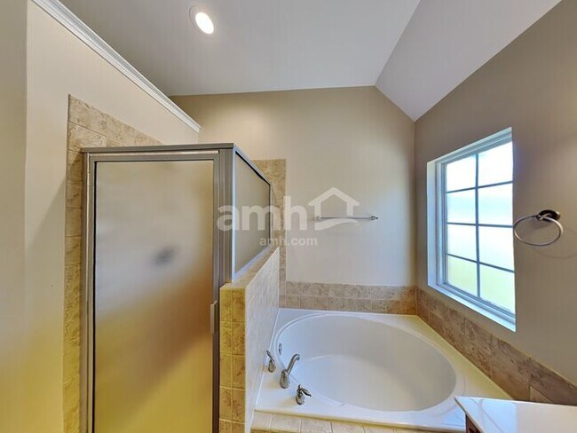 Building Photo - 5013 Bunker Ln