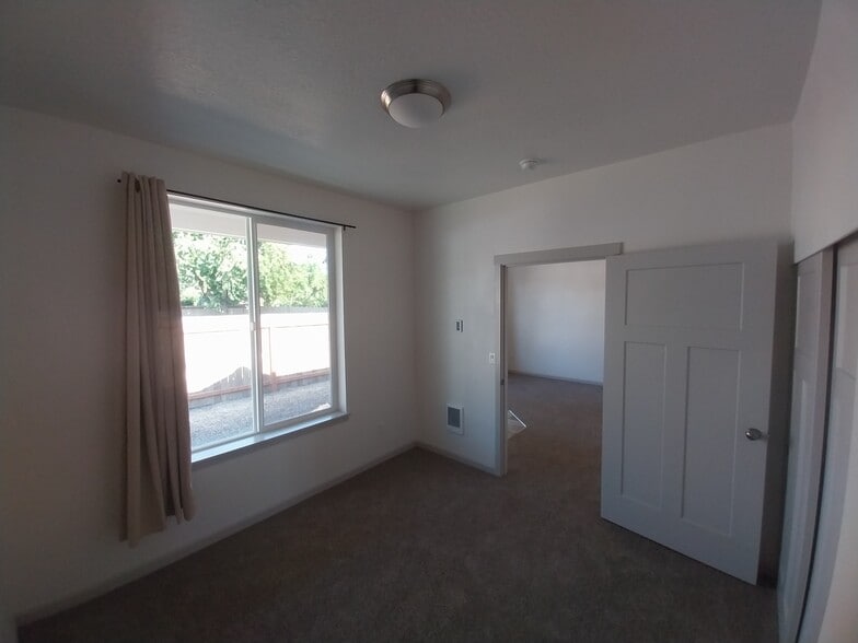 Building Photo - 1113 D St