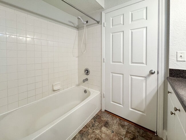 Building Photo - The Grande Downtown - Spacious 1 Bedroom Corner Unit AVAILABLE NOW!