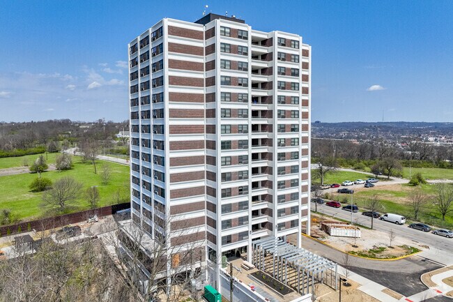 Building Photo - Marquette Manor