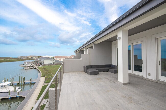 Building Photo - 14836 Granada Dr