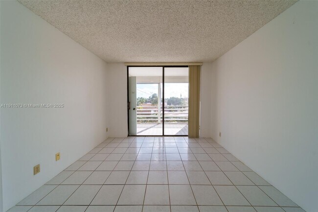 Building Photo - 2741 Taft St