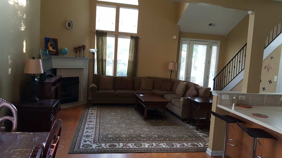 Living Room - 1162 Island Pl E