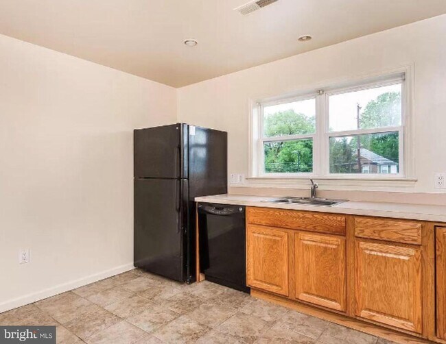 Building Photo - 5235 Crowson Ave