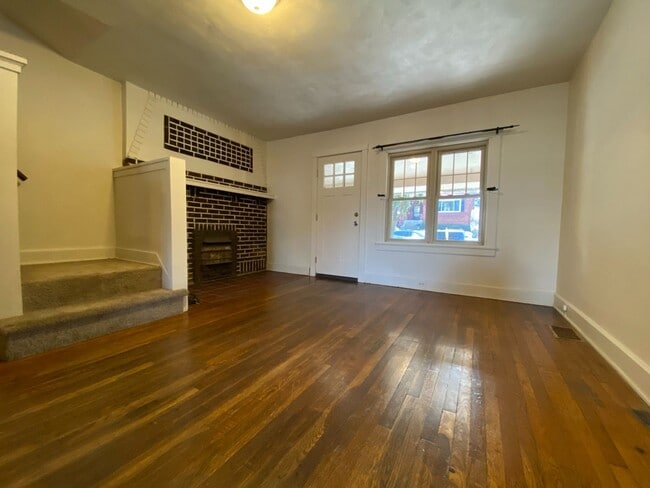 Building Photo - Charming 3 Bedroom Townhome with a Spacious Backyard & Covered Patio! Located in the Heart of Squ...