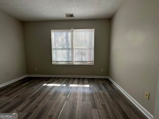 Building Photo - 13202 Fairington Ridge Cir