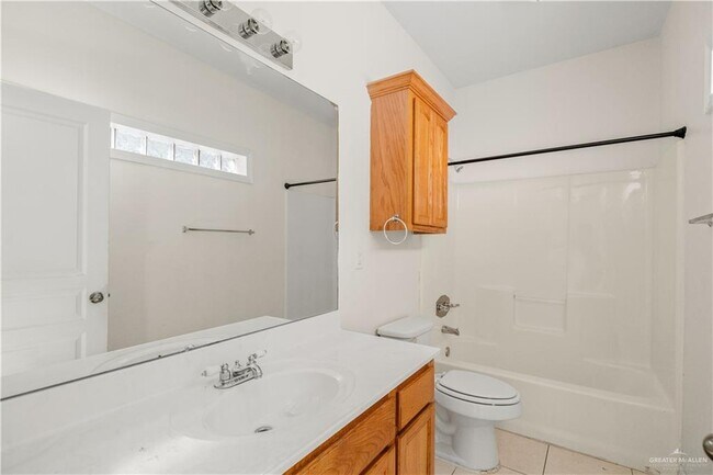 Building Photo - 14 Scottland Dr