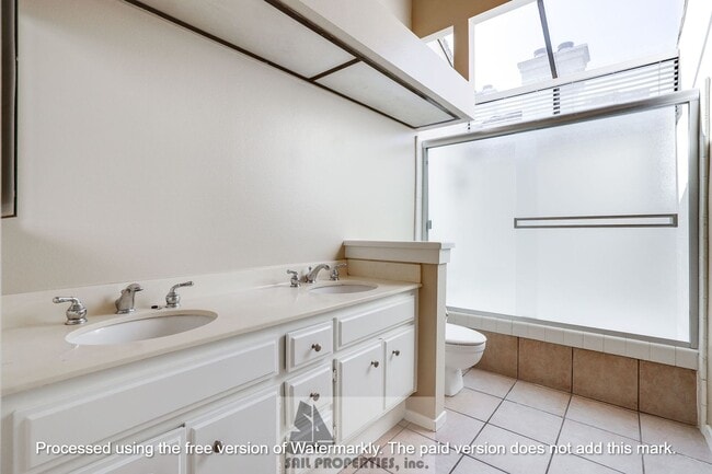 Building Photo - Welcome to this stunning 2-bedroom+loft, l...