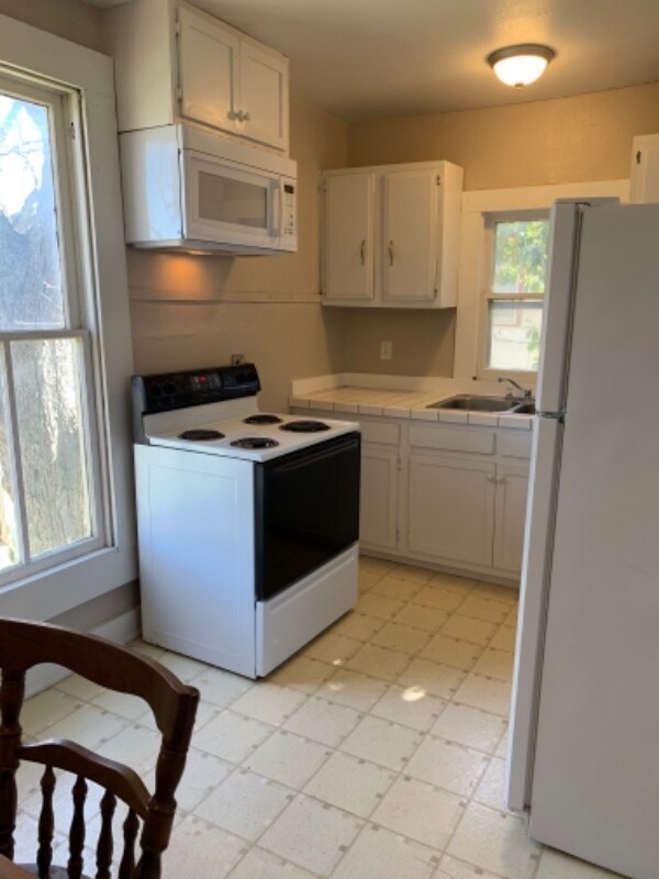 Building Photo - 821 Live Oak St