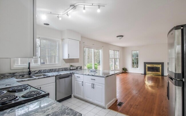 Building Photo - 4100 Ulster Rd