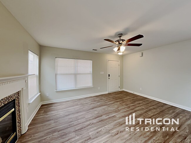 Building Photo - 807 Sinclair Dr