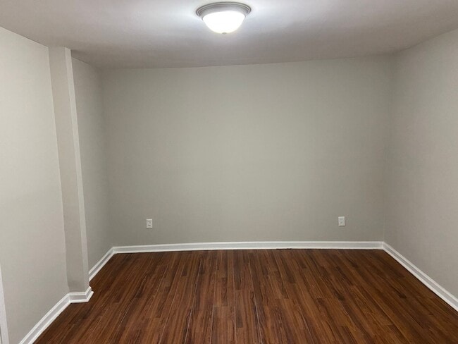 Building Photo - Historic 3 bedroom home near courthouse square in Murfreesboro