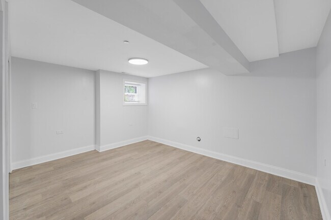 Building Photo - 1115 N Taylor Ave