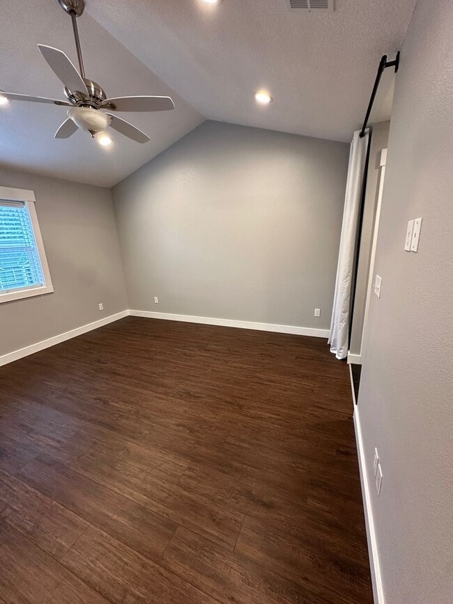 Building Photo - 1670 Westwind Cir