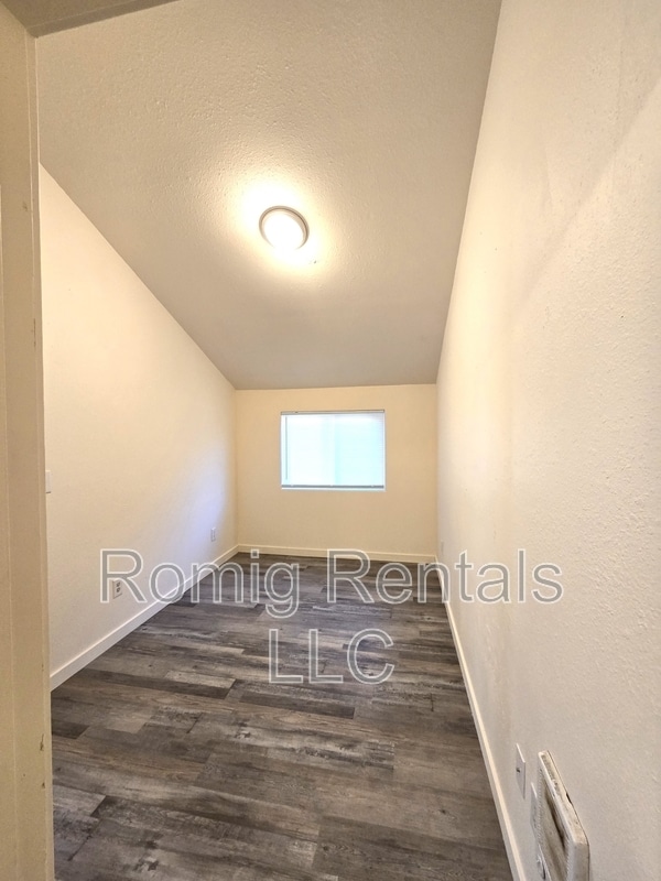 Building Photo - Cent- 1206 B Street