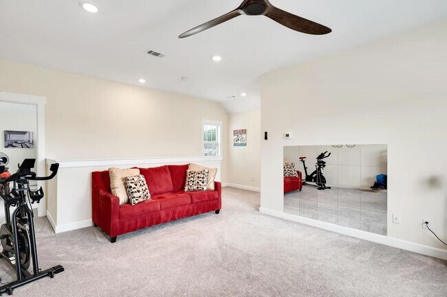 Building Photo - Custom Bartlett Home on Corner Lot with Mo...